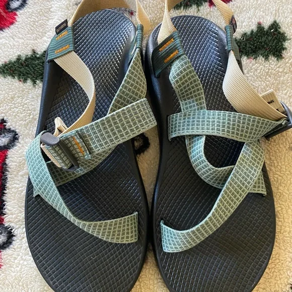 Chaco Outsiders Green and Black Strappy Sandals - Picture 2 of 10